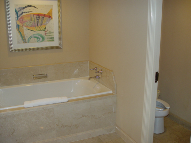 atlantis-paradise-island-bathroom-5.jpg